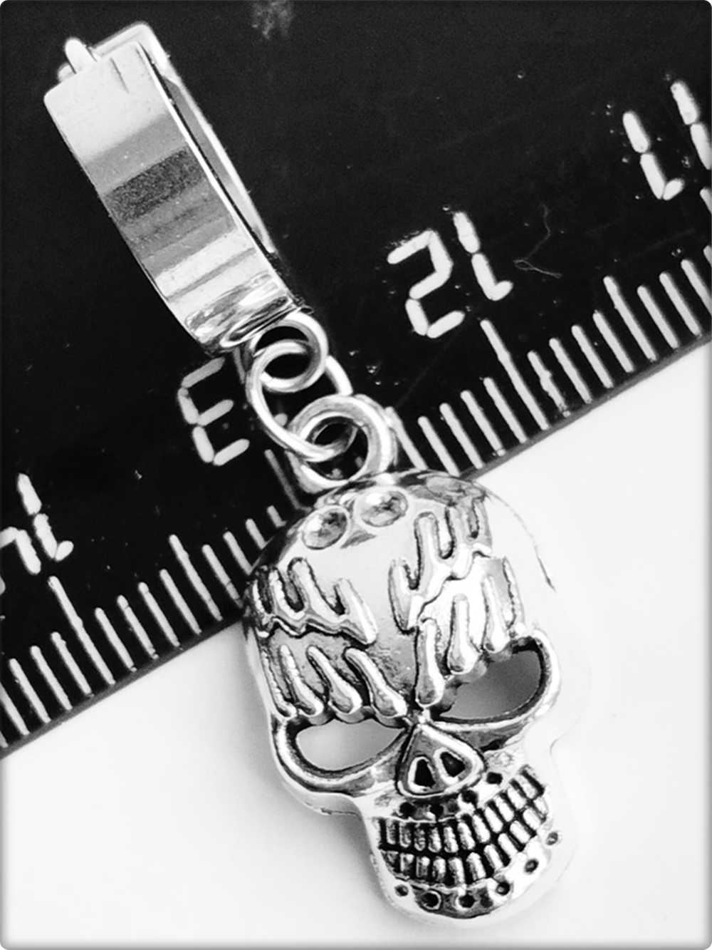 Серьга (1шт) "Череп" для пирсинга уха. Медсталь