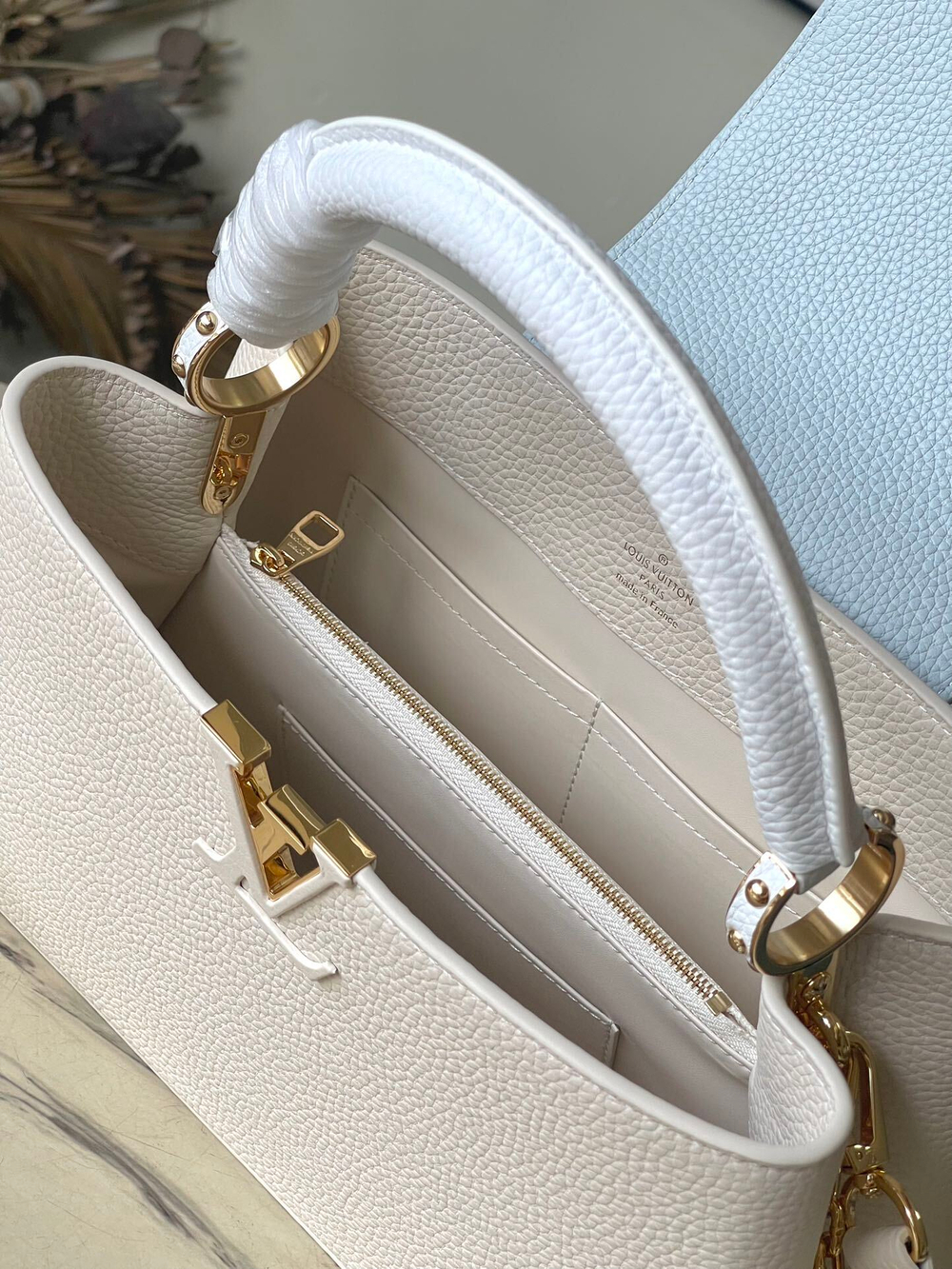 Louis Vuitton Capucines MM