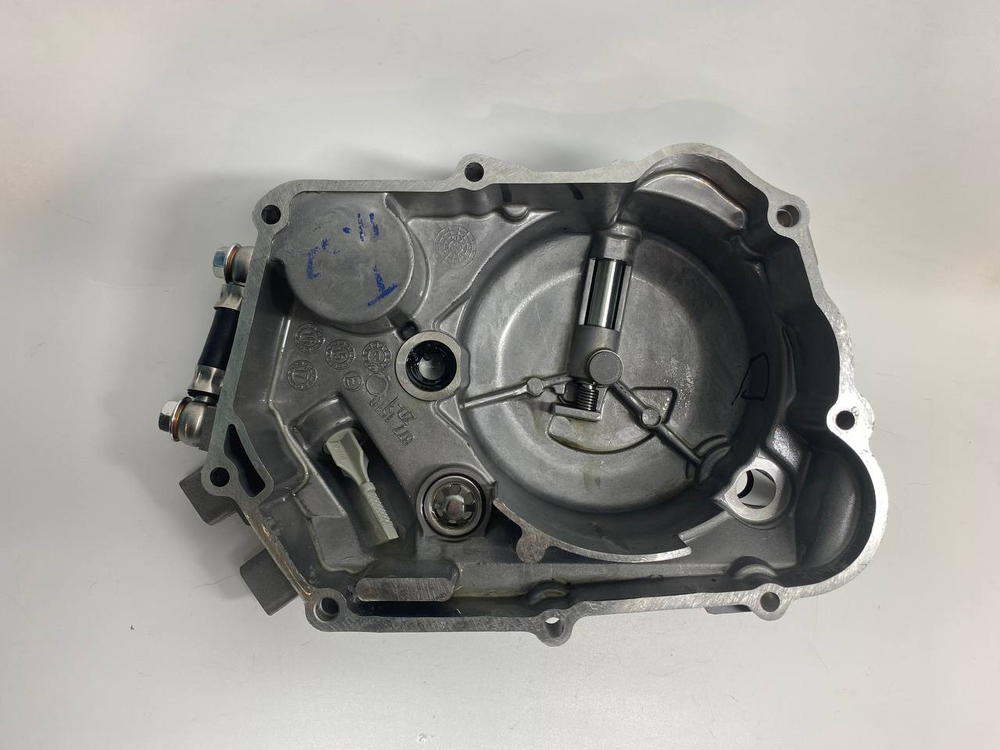 Крышка картера правая двигатель 162 FML-2 W190