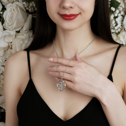 "Серасан" подвеска в родиевом покрытии из коллекции "Харизма" от Jenavi с замком карабин