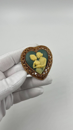 Брошь Камея в виде сердца