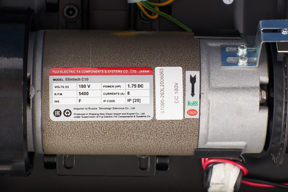 Беговая дорожка Titanium Masters Slimtech C10, красная