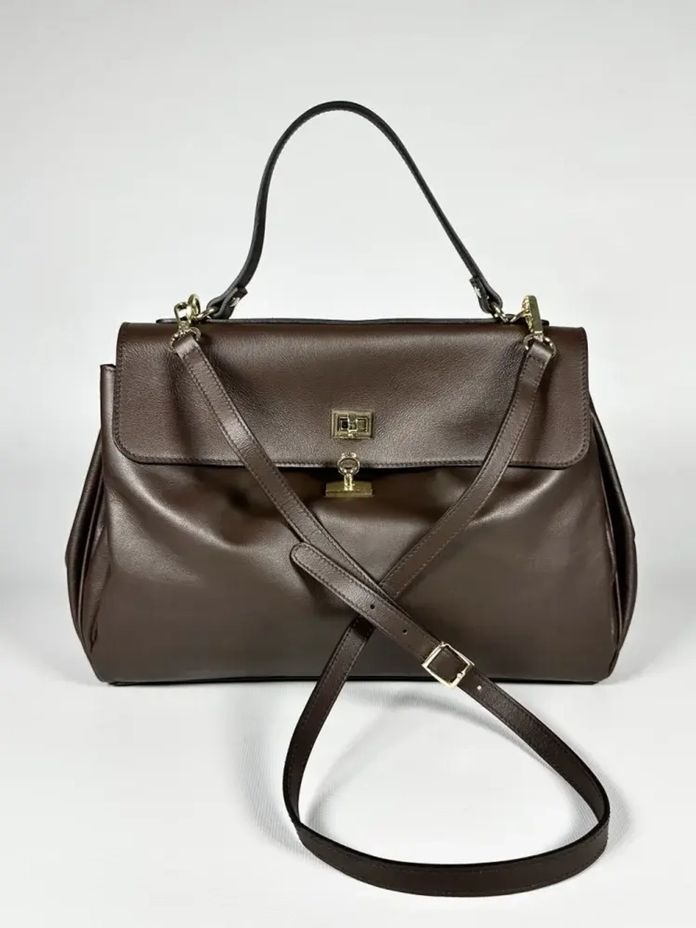 Женская сумка из натуральной кожи ягненка коричневого цвета