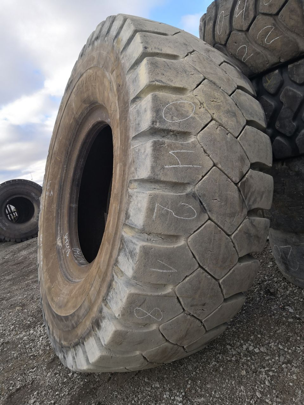 33.00R51 Bridgestone VRDP шина б/у