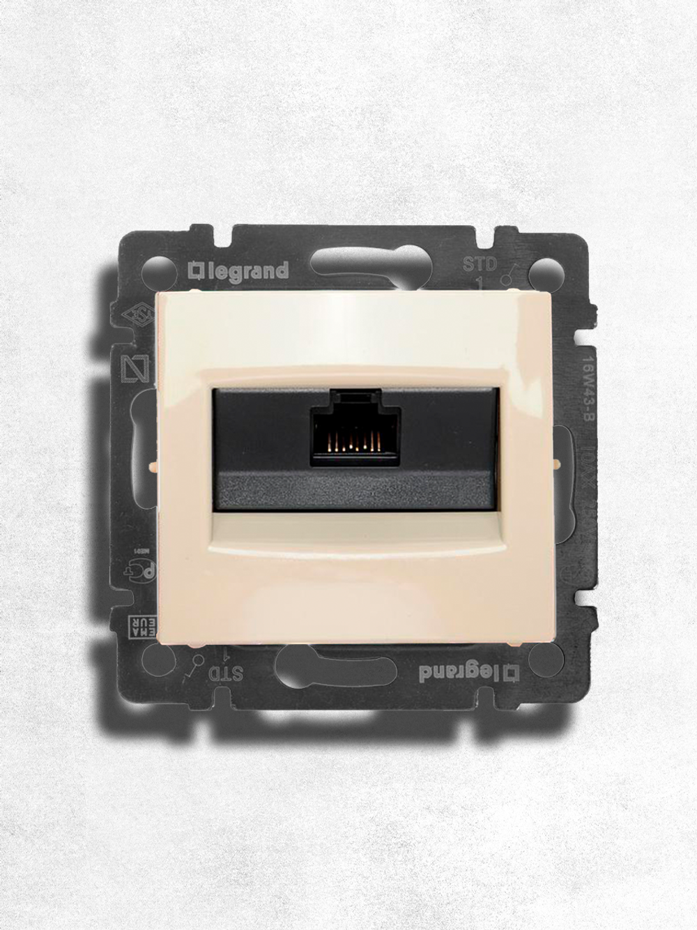 Розетка компьютерная 1-м СП Valena RJ45 кат.6 FTP на винтах механизм сл. кость Leg 774132