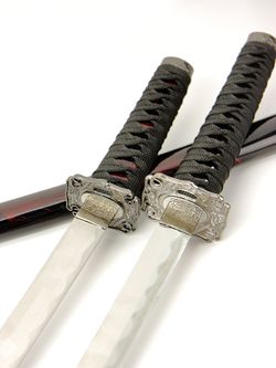 Armas Del Mundo Набор самурайских мечей, 2 шт. Ножны бордово-черный мрамор, цуба серебро