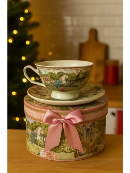 Новогодний чашка и блюдца с изображением лошади