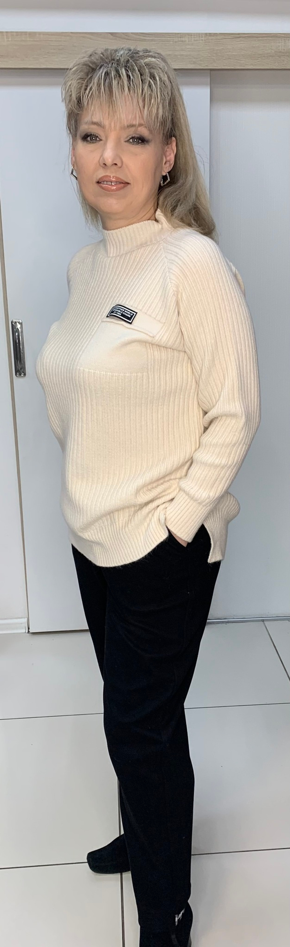 Теплый удлиненный джемпер-"лапша" с разрезами