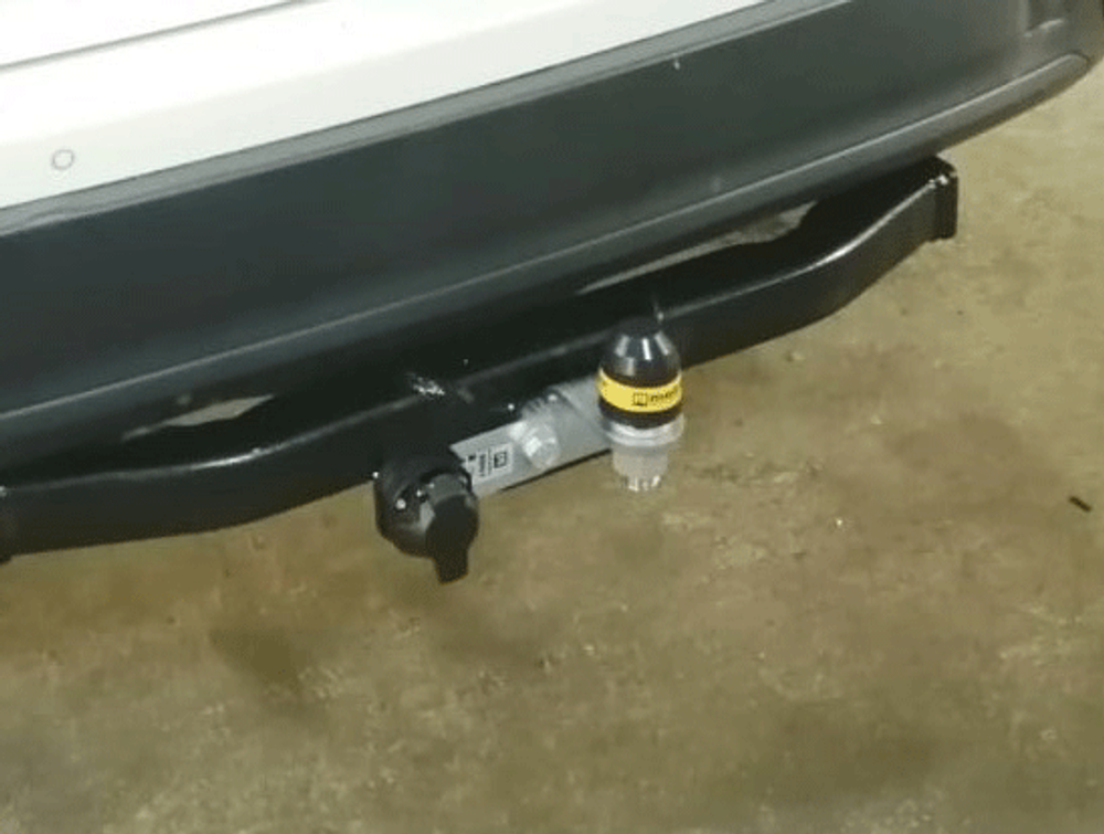 Фаркоп Motodor Toyota Fortuner c 2015 г. (оцинкованный шар)(паспорт и сертификат в комплекте)(без электрики) 92522-FE