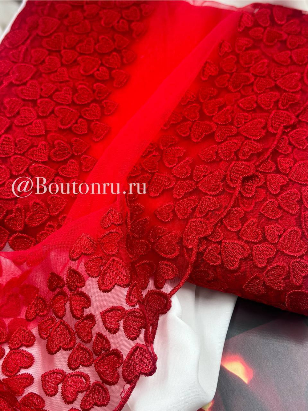 Кружево красное с вышитыми сердцами 260 мм