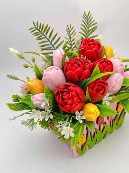 Букет из мыла "Море тюльпанов, розовый бокс"