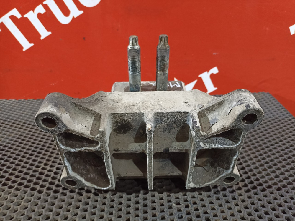 Подушка двигателя задняя