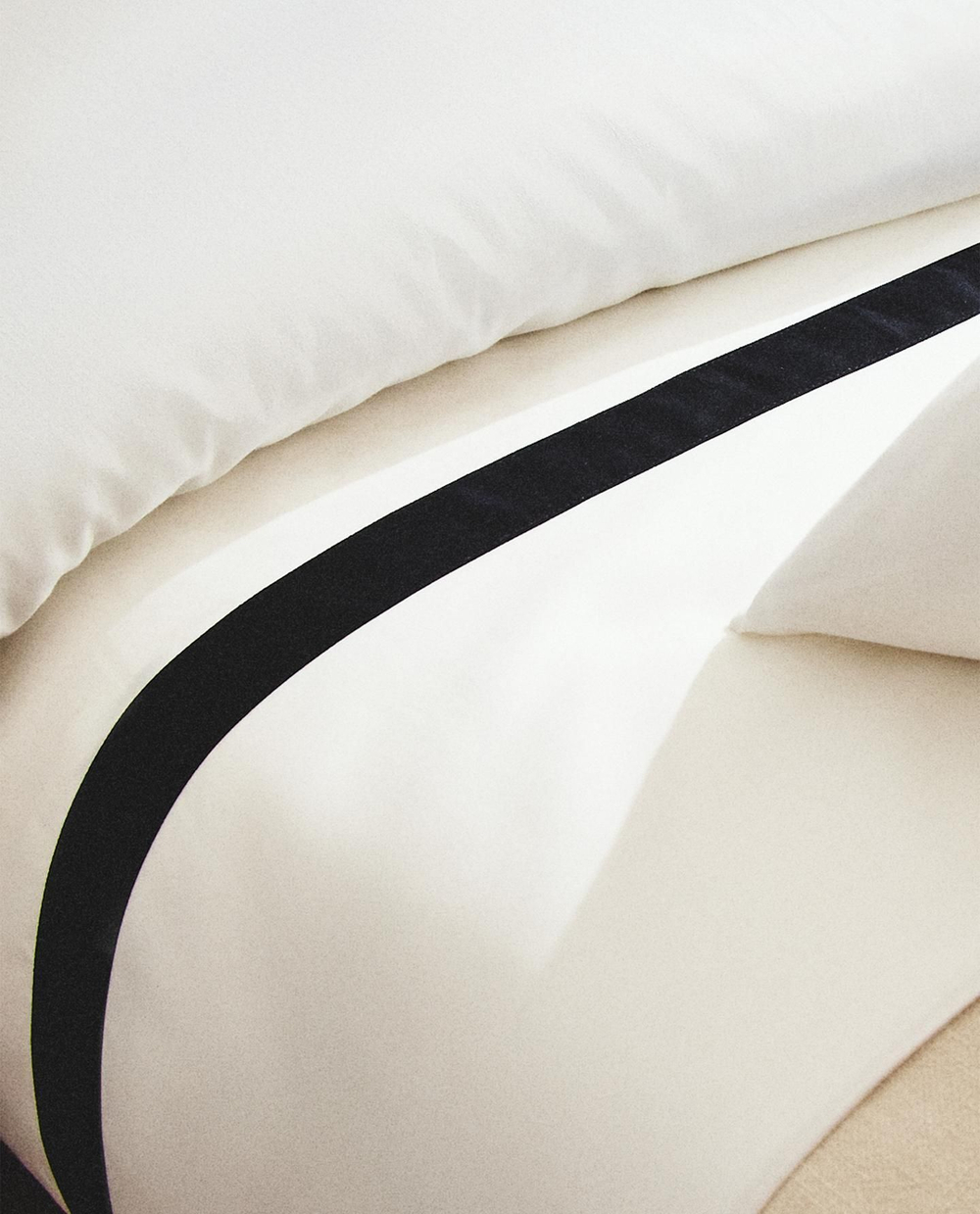 Zara Home - Атласная простыня с бордюром, черный, 290x280 см