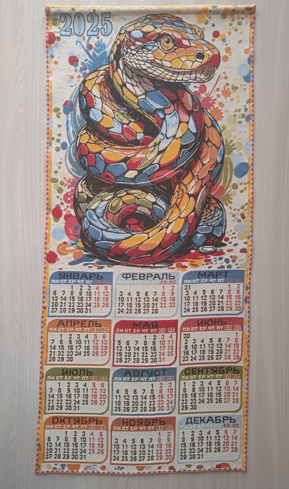 Календарь из гобелена на 2025 год Мозаика Змея 40х89