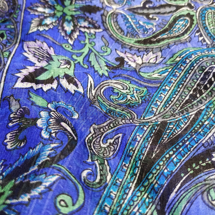 Шарф материал Шелк 100% "Цветы Огурцы" цвет зеленый черный салатовый на синем с синей каймой 45x170 см.