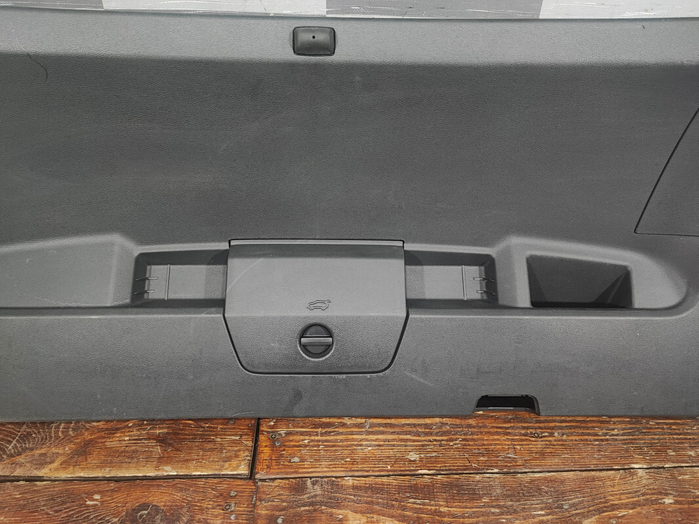 Обшивка крышки багажника Volkswagen Tiguan 2 16-нв Б/У Оригинал 5NA867601E