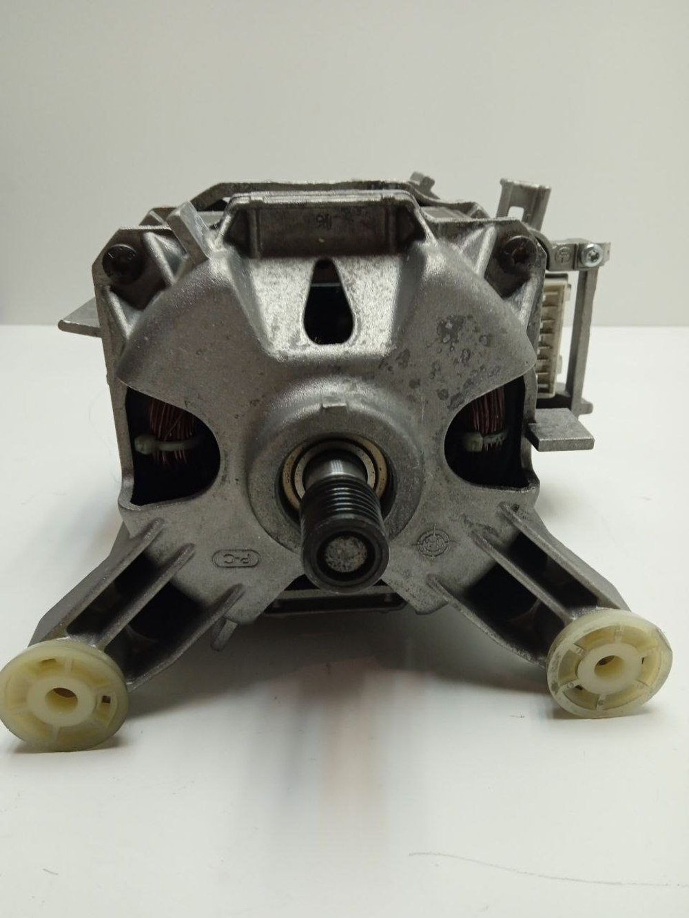 WLG20240OE кт2 Двигатель для стиральной машины Bosch Siemens б/у 6 контактов