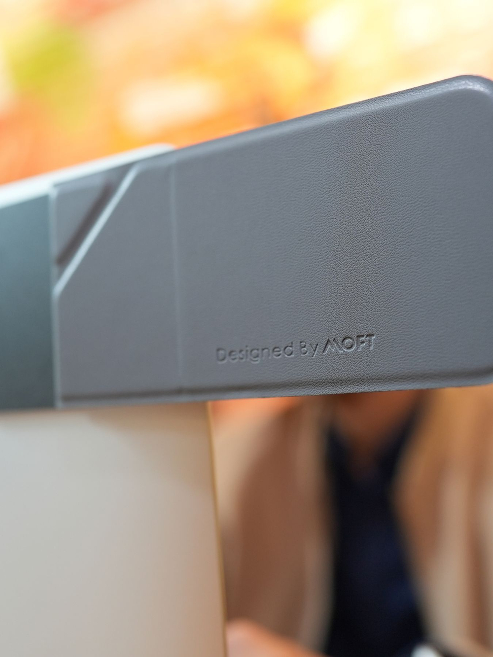MagSafe держатель для телефона на ноутбук MOFT Flip Laptop Phone Mount / клейкий