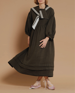 Воротничок-морячка из крапивы цвета хаки