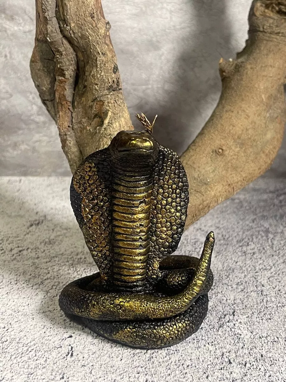 Свеча "Тотем Змея"