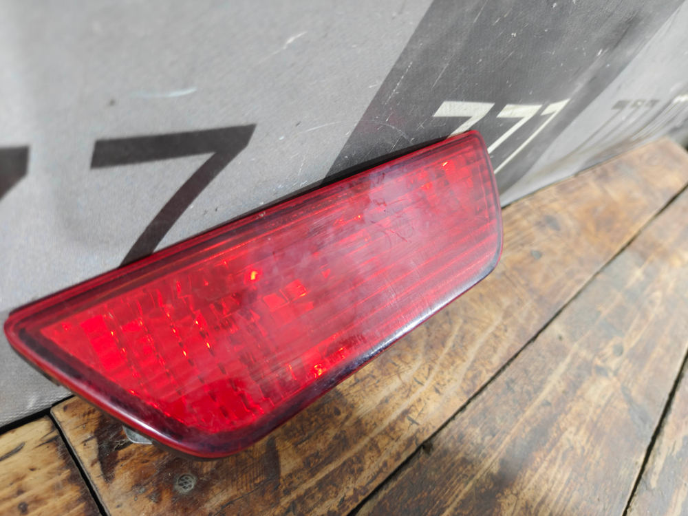 ПТФ задний центральный Suzuki SX4 2 13-22 Б/У Оригинал 3657470L01