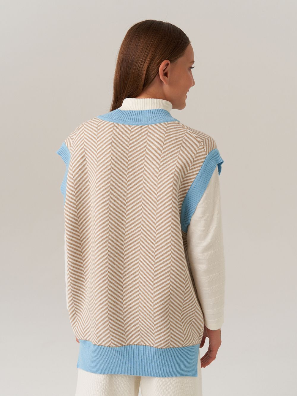 Жилетка для девочки в школу AT953 темно-бежевый