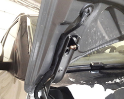 Амортизатор (упор) капота на Skoda Yeti 11-07(с 2014 г.в.)Autoinnovation