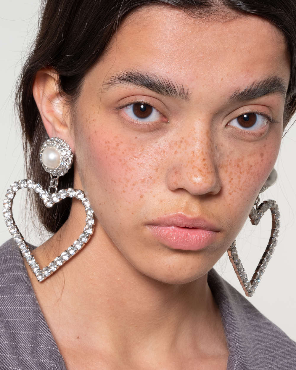 Серьги-вечерние, крупное сердце в камнях, жемчуг