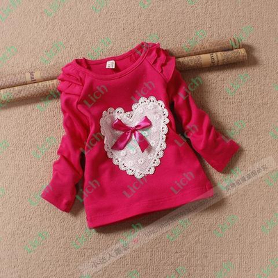 Лонгслив с воланами на плечах и кружевным сердцем с бантом