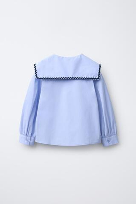 ZARA РУБАШКА С ВОРОТНИКОМ, ОТДЕЛАННЫМ ВОЛНИСТОЙ ТЕСЬМОЙ, ГОЛУБОЙ