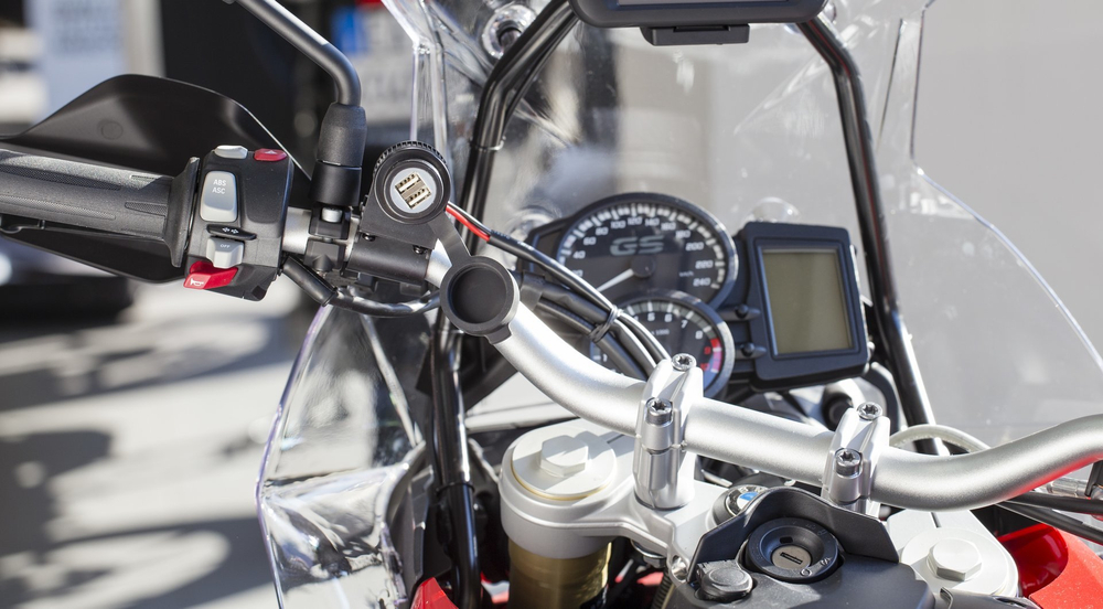 USB-розетка с 2-мя выходами USB на руль 2000А