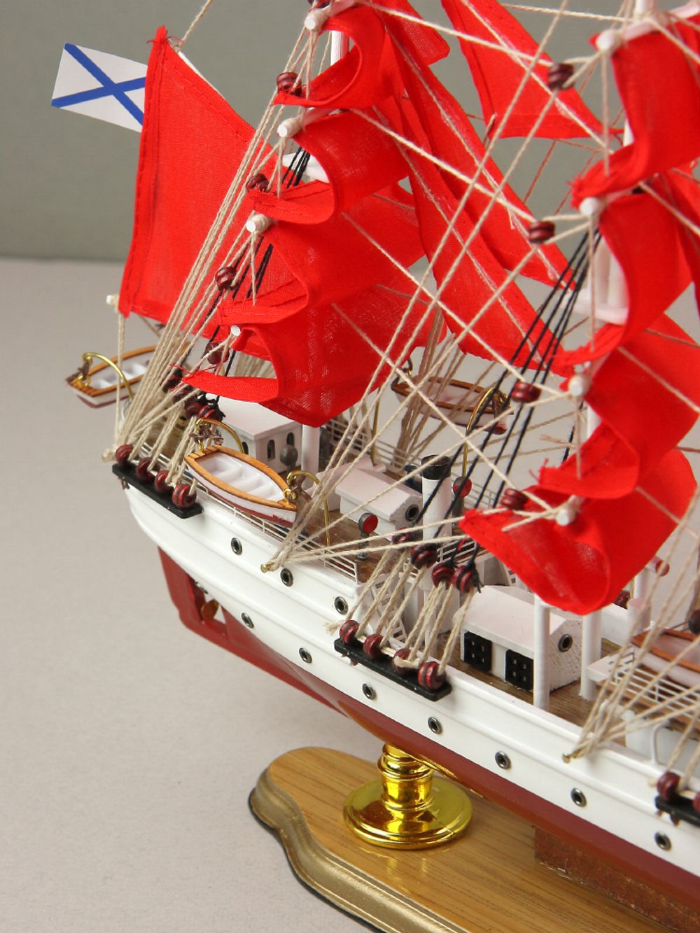 Meteor Lights Модель парусника Secret / Алые Паруса, 52 см