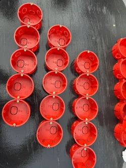 Коробка подрозетник с/у в бетон красный 68х42 (30 шт)