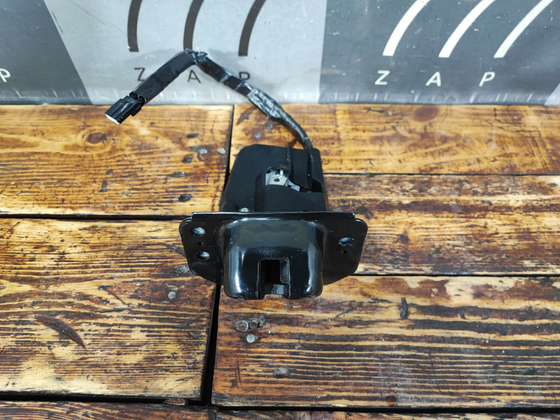 Замок крышки багажника Ford Kuga 2 (CBS) 12-16 Б/У Оригинал 1843009