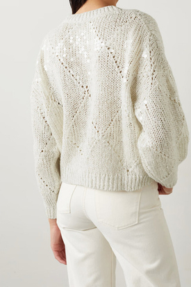 29 идей белых свитеров спицами
