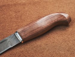 Финский нож Пуукко, дамасская сталь, рукоять орех
