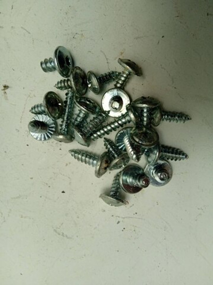 VMUF 501 B кт4 Крепеж, хомуты и пластик для стиральной машины Hotpoint-Ariston VMUF 501 B б/у