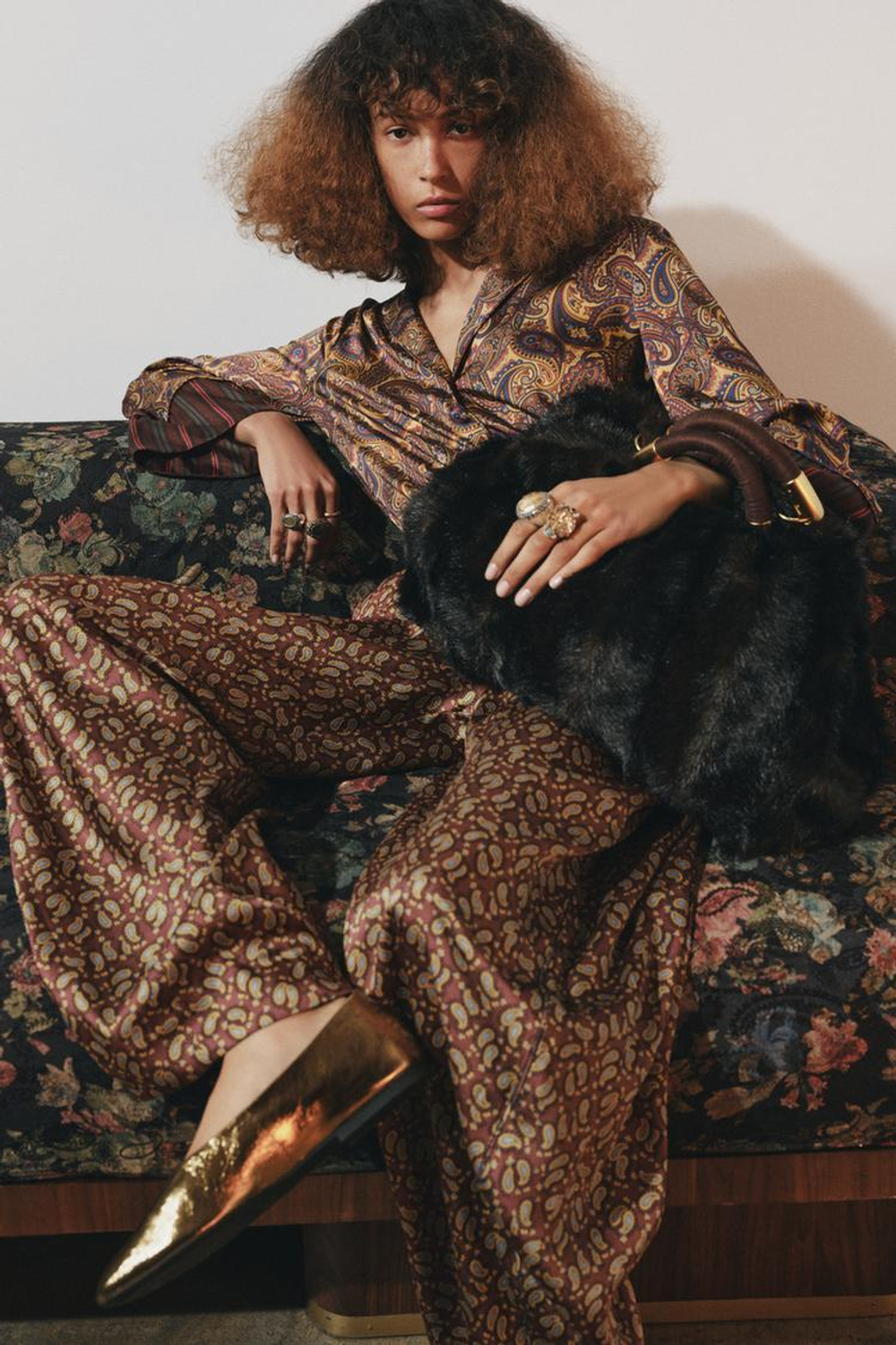 ZARA БОЛЬШАЯ СУМКА ИЗ ИСКУССТВЕННОГО МЕХА, КОРИЧНЕВЫЙ