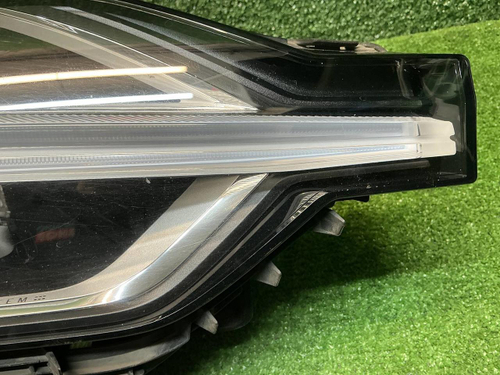 Фара правая Volvo XC60 2 (2017-2021) LED