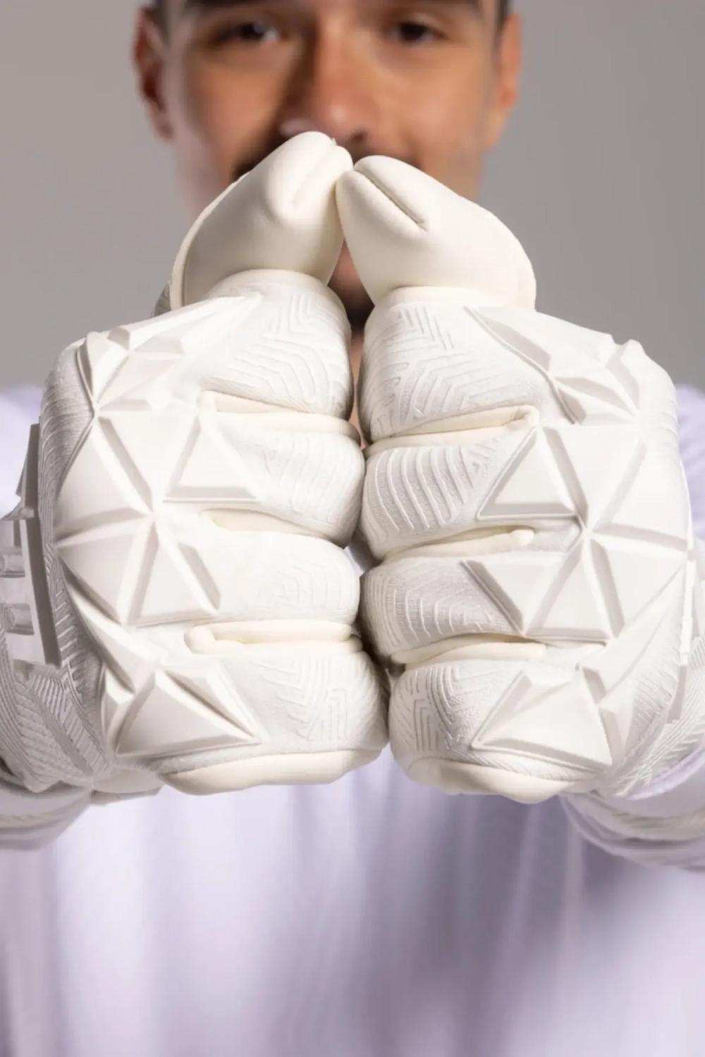 Вратарские перчатки Football Masters Varis X Pro - белый