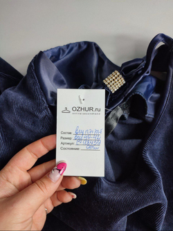 Платье эффектное с блестящей отделкой на рукавах 40-42 размер