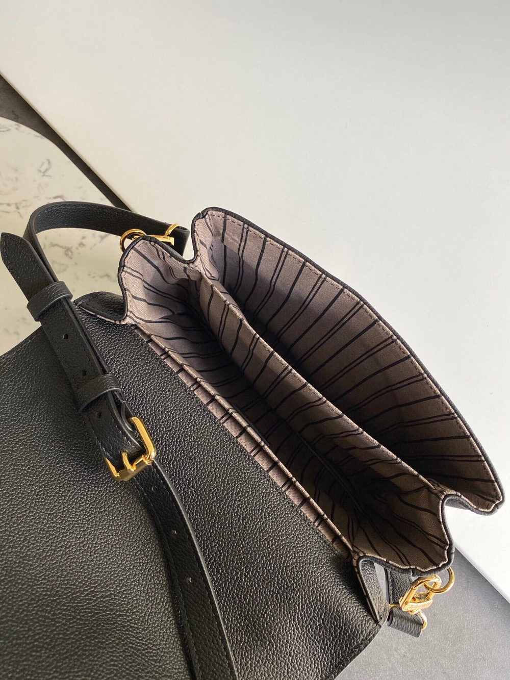 Louis Vuitton Pochette Metis