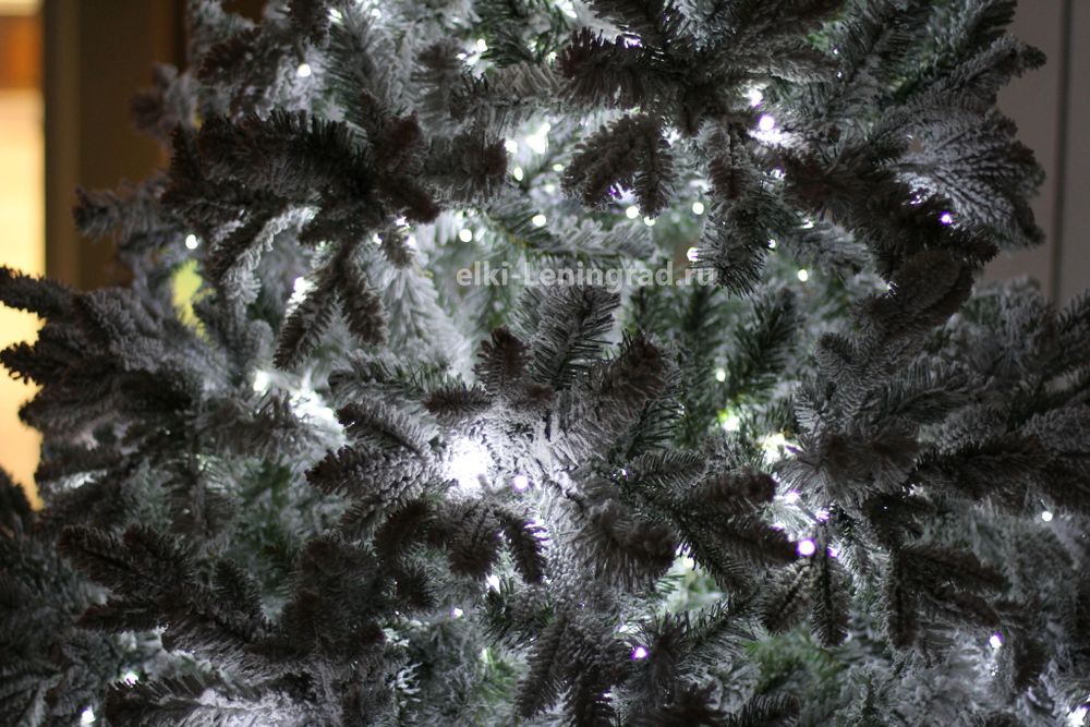 Заснеженная ель с гирляндой «Барокко» холодный свет (Литая+пвх) 240 см / 2,4 м