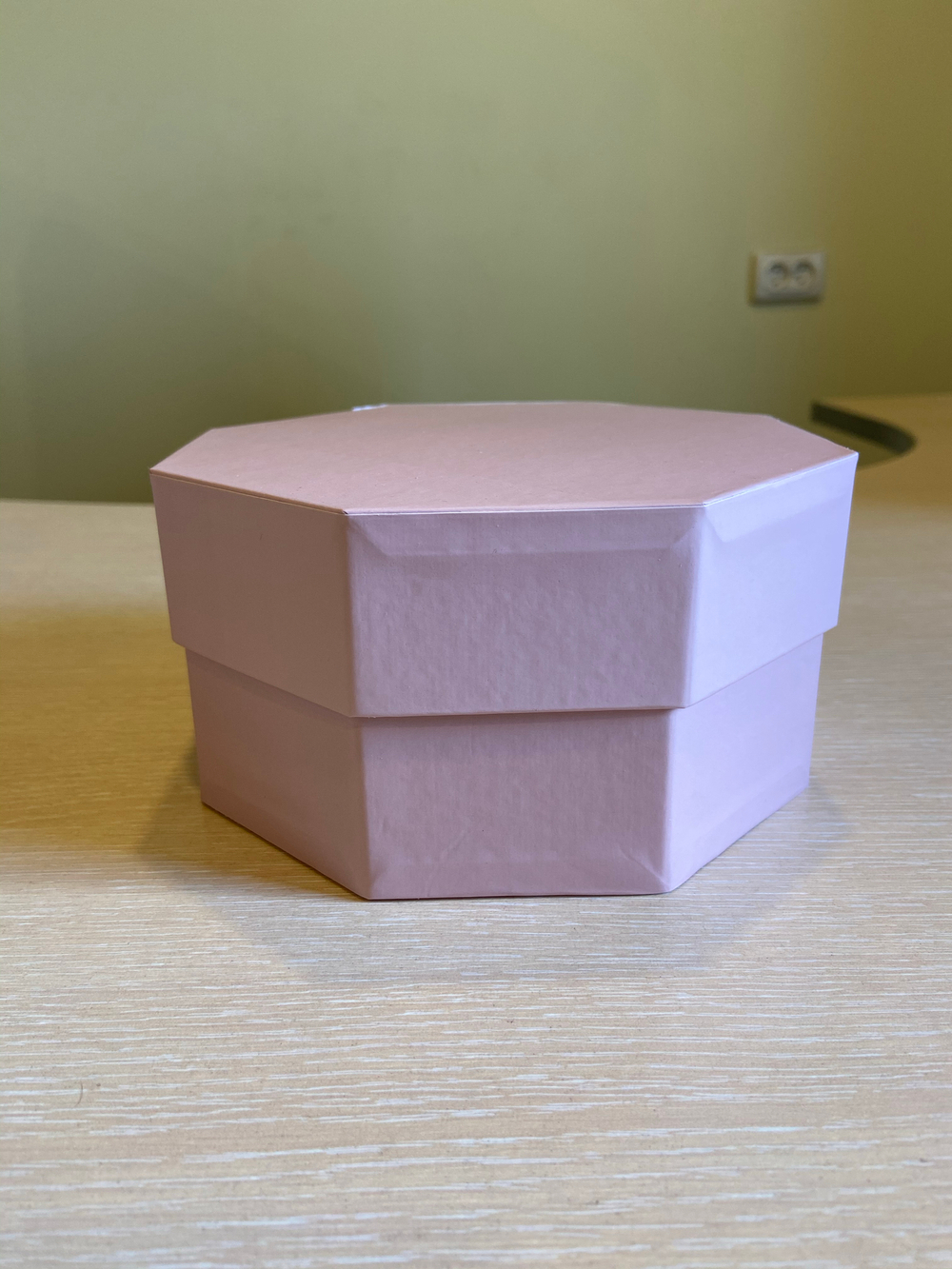 Короткие восьмигранники 16 см.Цвет;Пыльно розовый. Розница 350 рублей .