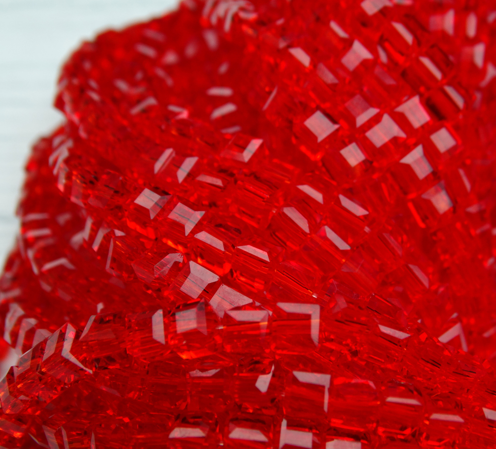 БВ009НН4 Хрустальные бусины квадратные, цвет: красный, размер 4 мм, кол-во: 44-45 шт.