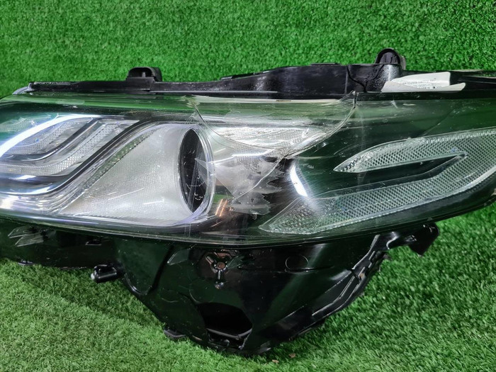 Битая Фара левая Toyota Camry xv70 (2020-н.в.) LED