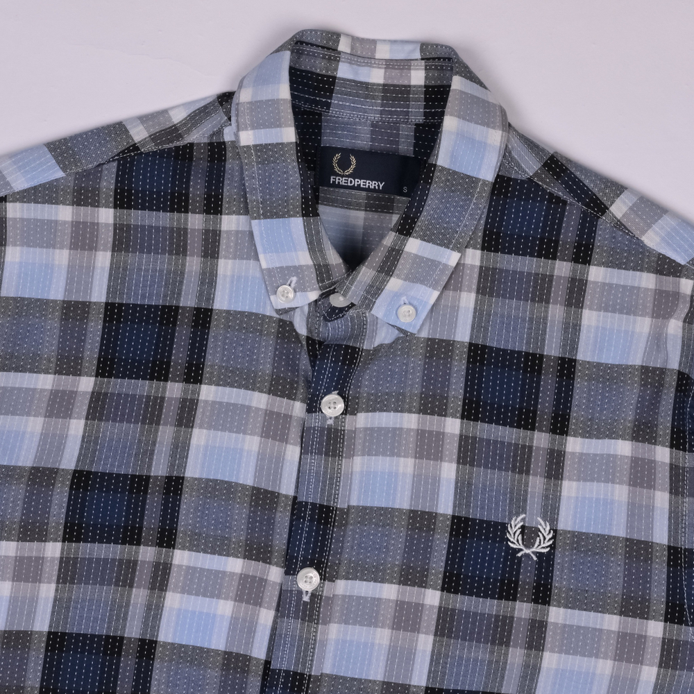 Легкая перфорированная рубашка Fred Perry светло-голубого цвета, S