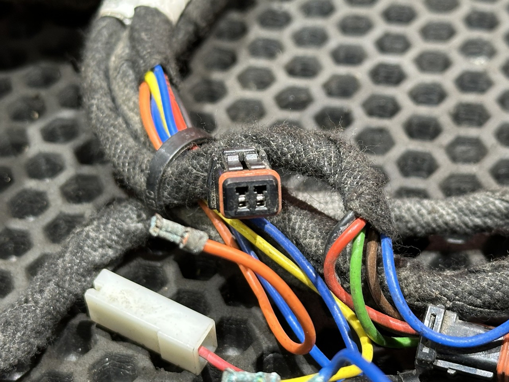 Проводка зеркала правого