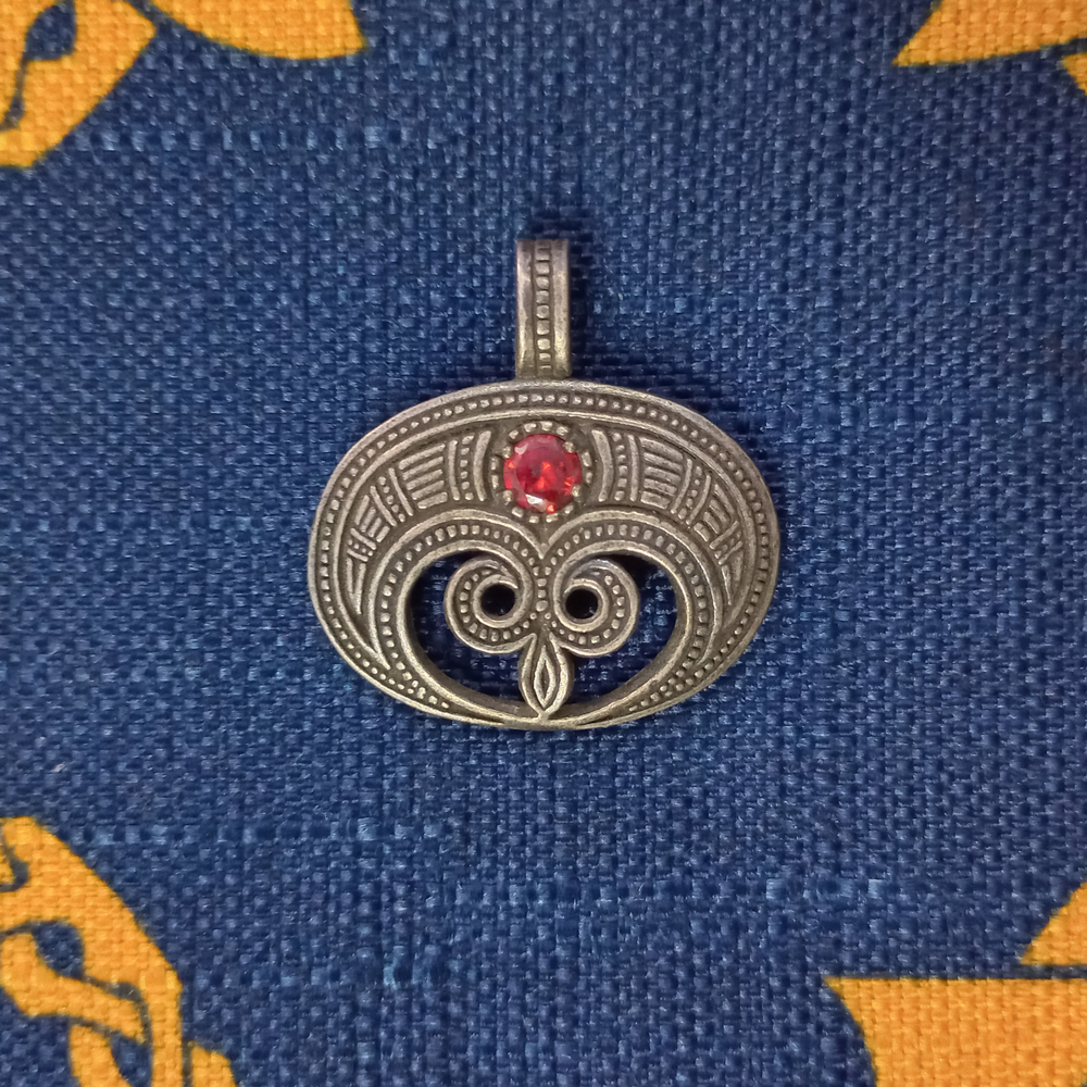 "Лунница с крином"