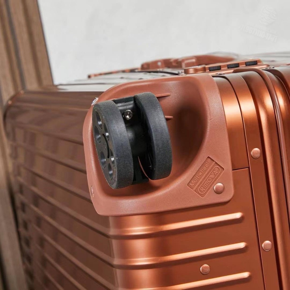 Дорожный чемодан Rimowa Trunk Plus